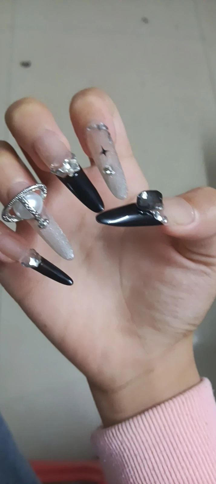 Black & Silver Star Rhinestone Long Stiletto Press-On Nails — customer review photo