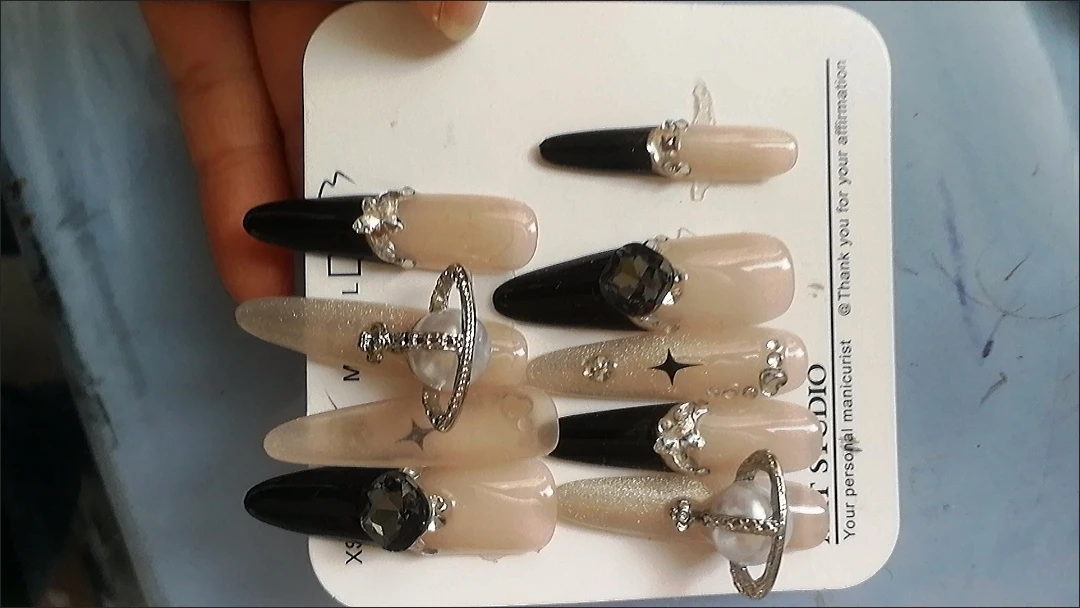 Black & Silver Star Rhinestone Long Stiletto Press-On Nails — customer review photo
