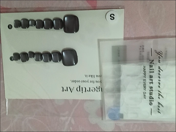 Black Cat Eye Square Press-On Toenails — customer review photo