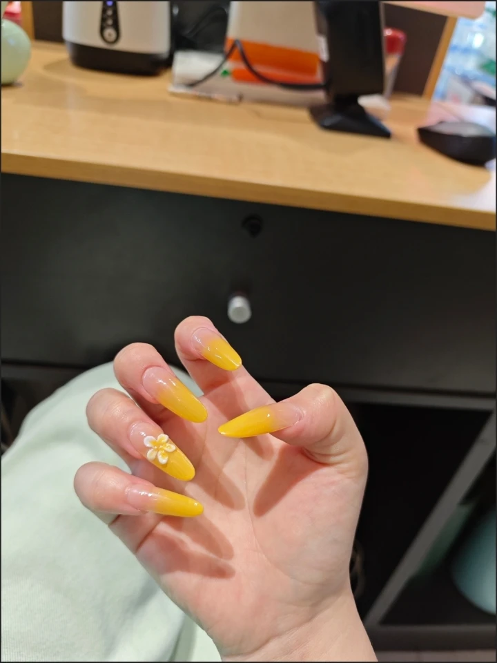 3D Floral Ombre Long Press-On Nails — customer review photo