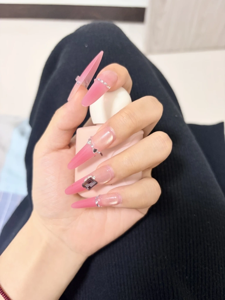 Cat Eye French Tip Stiletto Press-On Nails — customer review photo