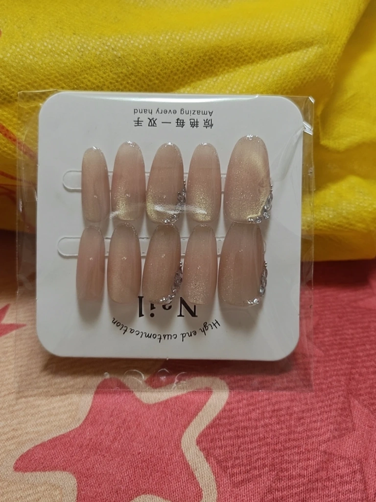 Cat Eye Ombre Oval Press-On Nails — customer review photo