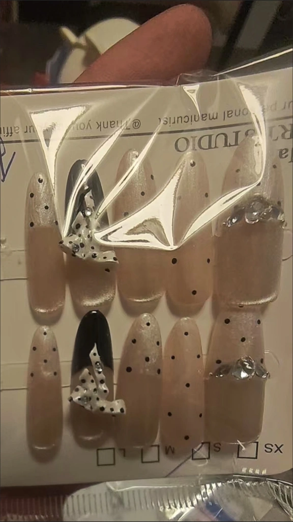 Cat Eye Polka Dot Bow Press-On Nails — customer review photo