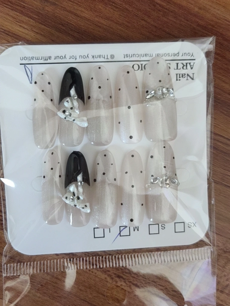 Cat Eye Polka Dot Bow Press-On Nails — customer review photo