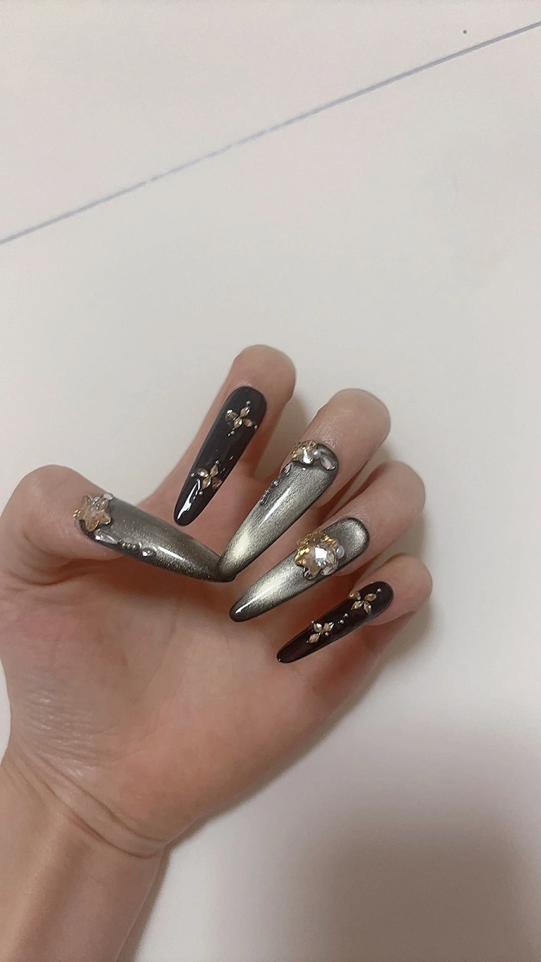 Review photo for Black & Gold Cat Eye Long Press-On Nails