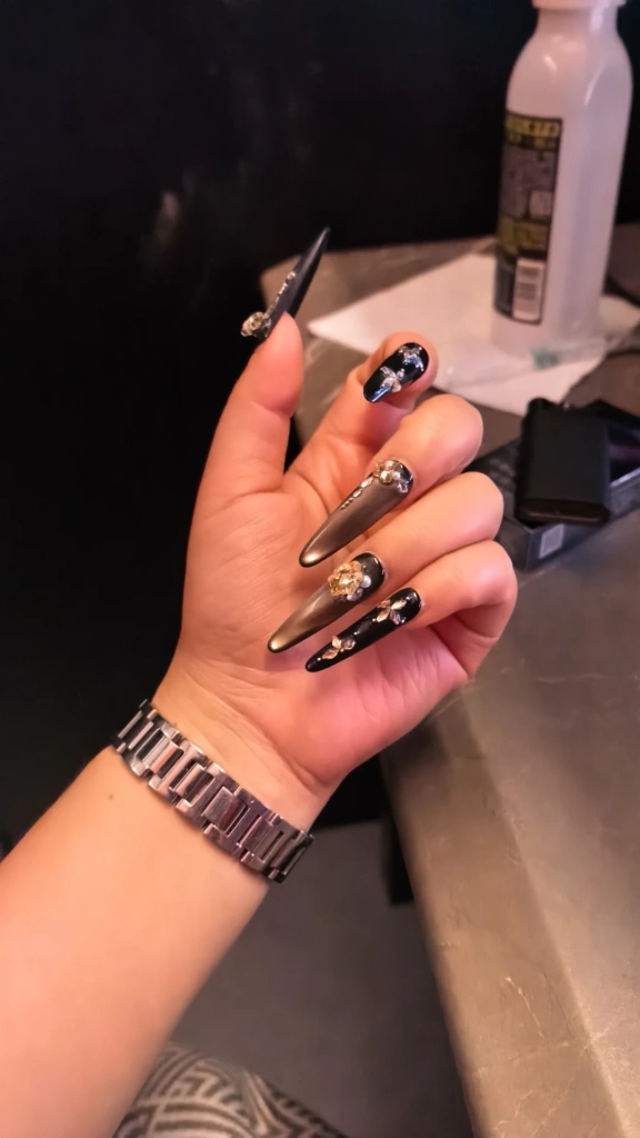 Crystal Cat Eye Black & Gold Press-On Nails — customer review photo
