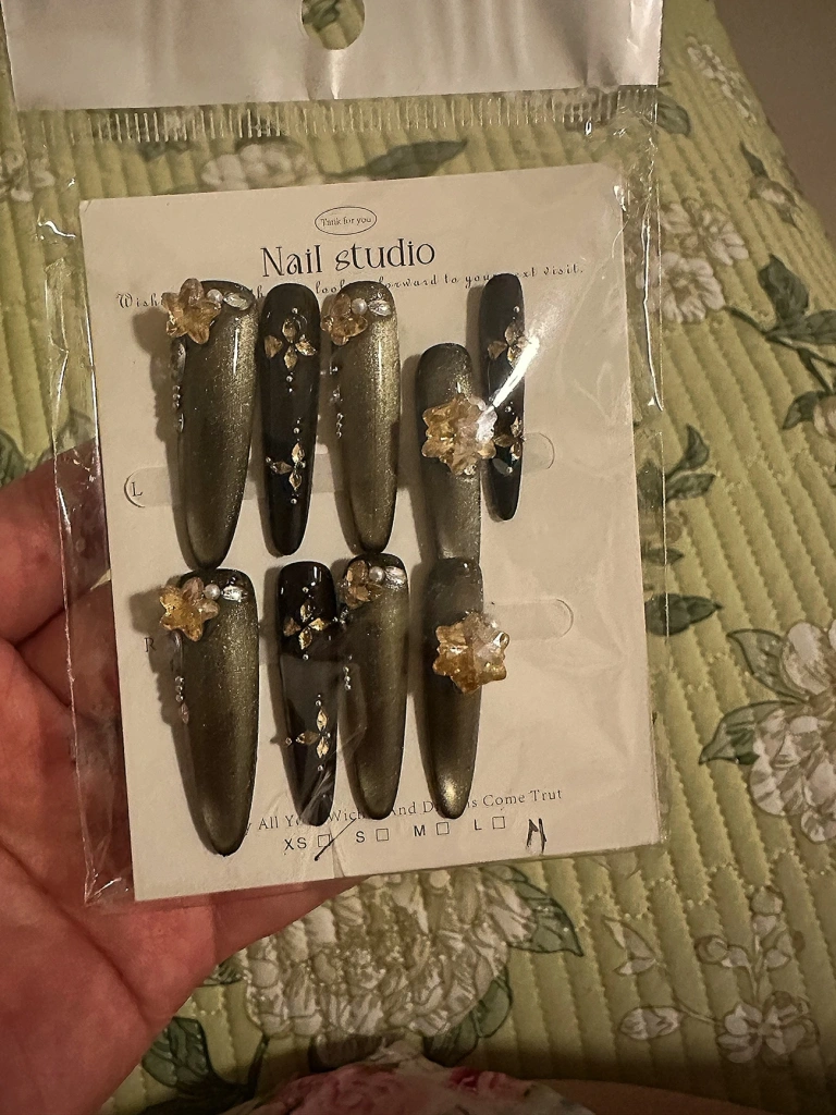 Crystal Cat Eye Black & Gold Press-On Nails — customer review photo