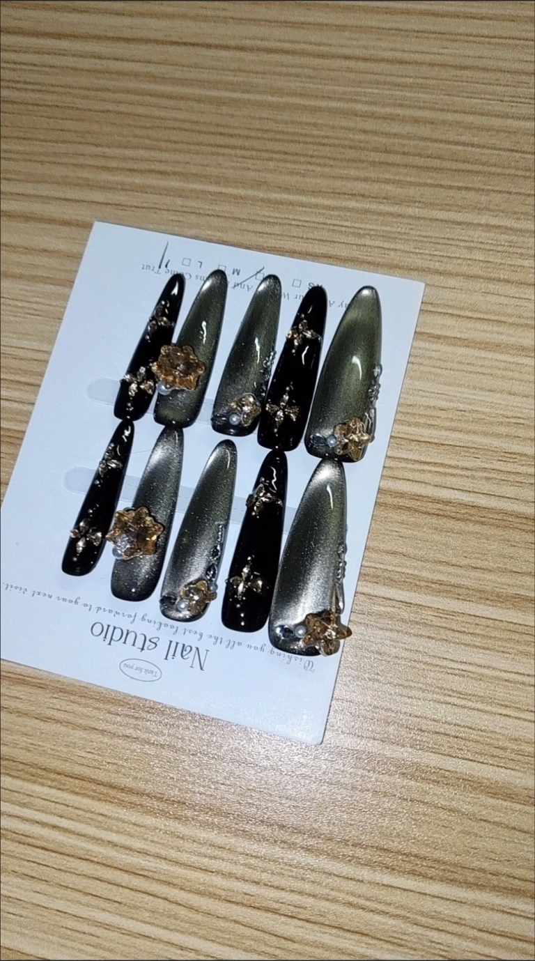 Review photo for Black & Gold Cat Eye Long Press-On Nails