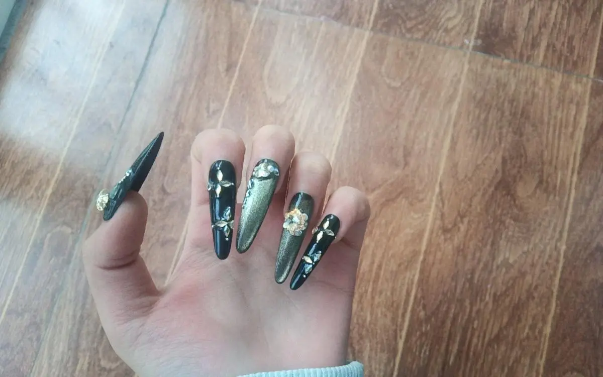 Crystal Cat Eye Black & Gold Press-On Nails — customer review photo