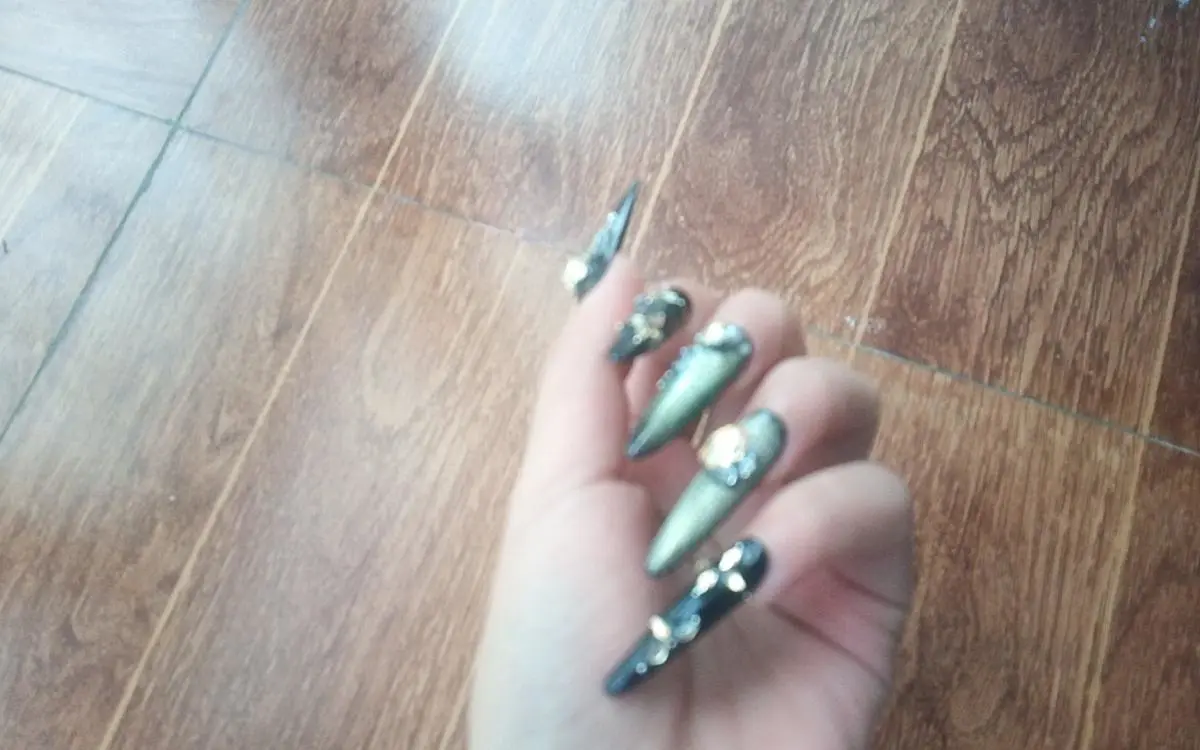 Crystal Cat Eye Black & Gold Press-On Nails — customer review photo