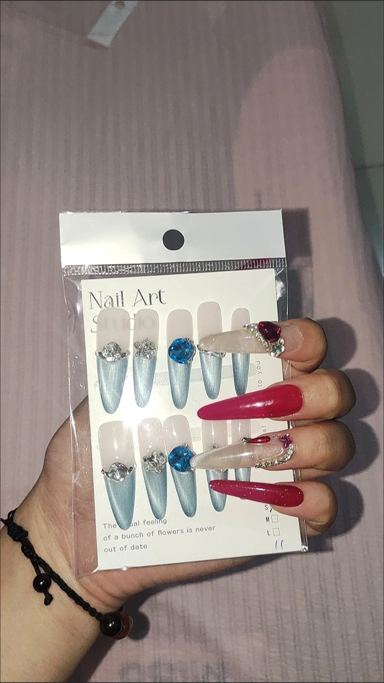 Review photo for Blue Cat Eye Crystal Long Stiletto Press-On Nails