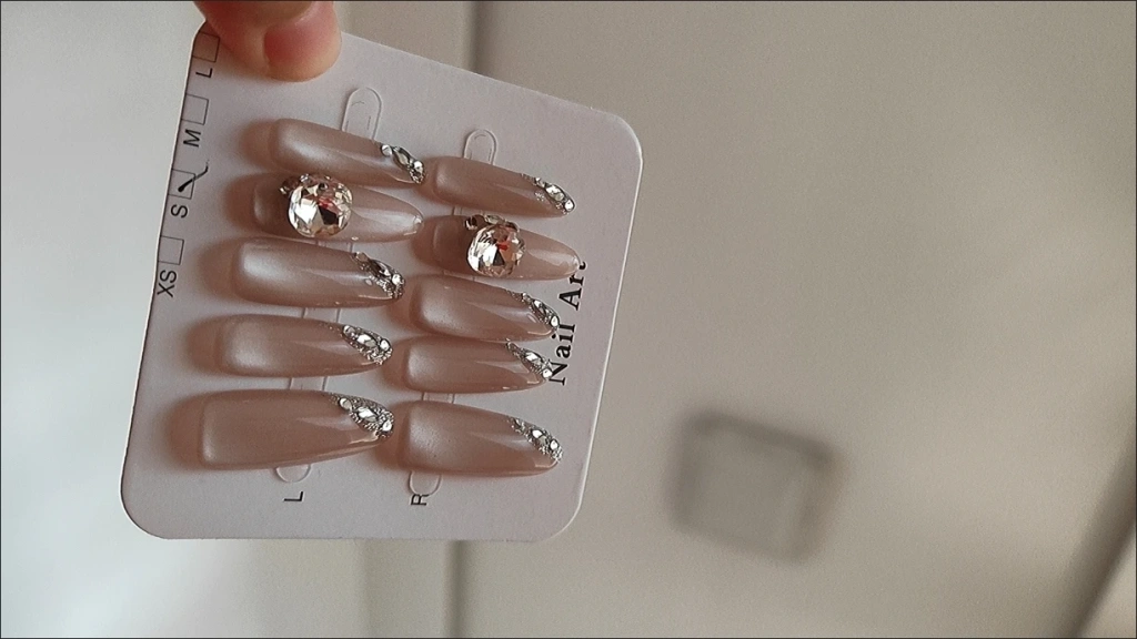 Crystal Cat Eye Medium Press-On Nails — customer review photo
