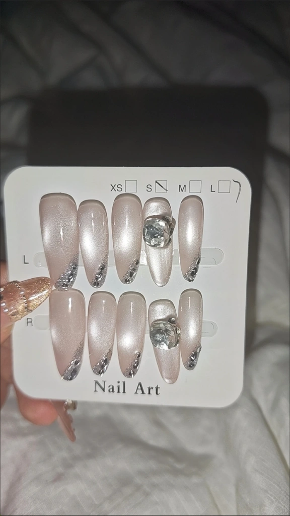 Crystal Cat Eye Medium Press-On Nails — customer review photo