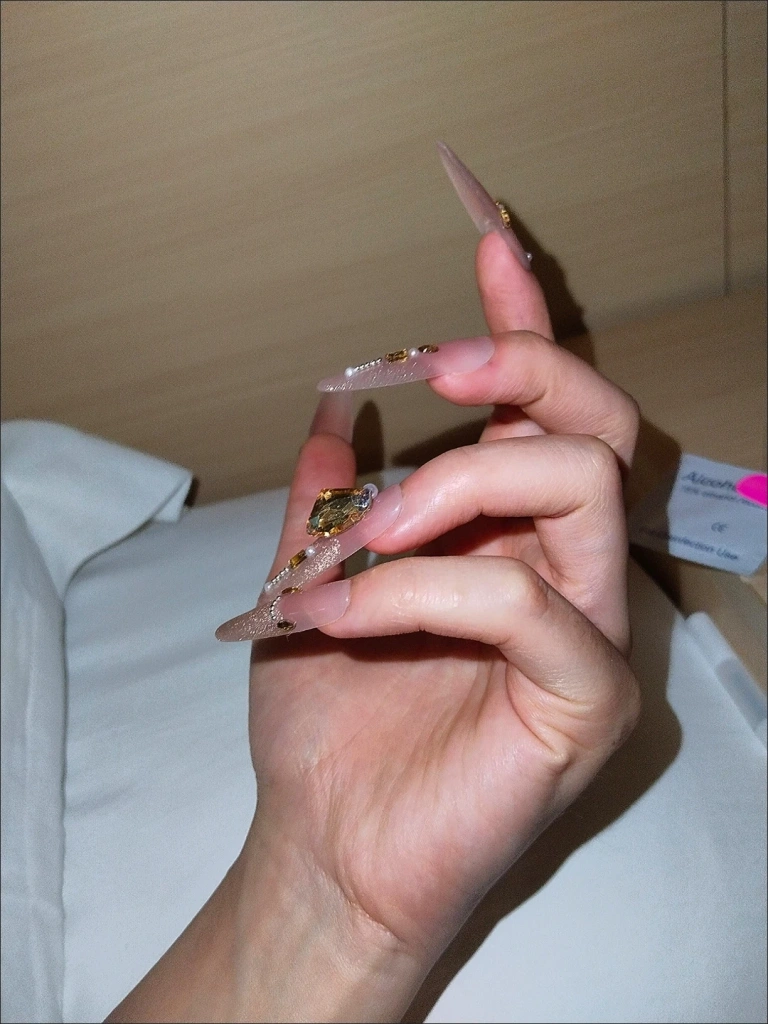 Crystal Cat Eye Stiletto Press-On Nails — customer review photo