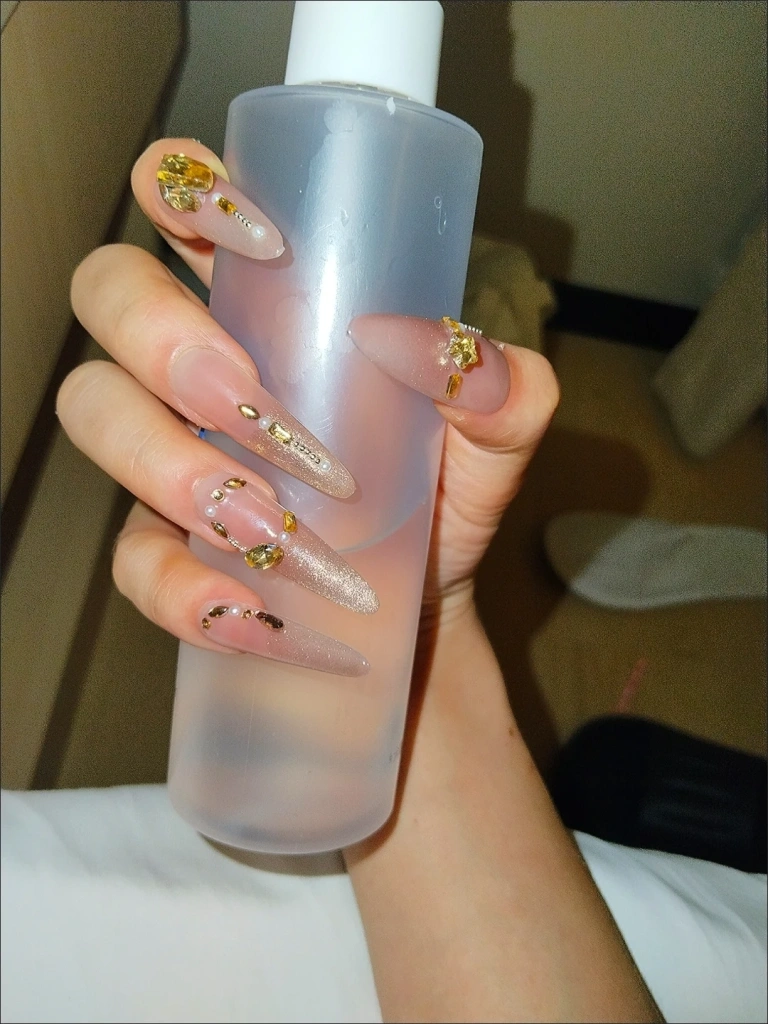Crystal Cat Eye Stiletto Press-On Nails — customer review photo