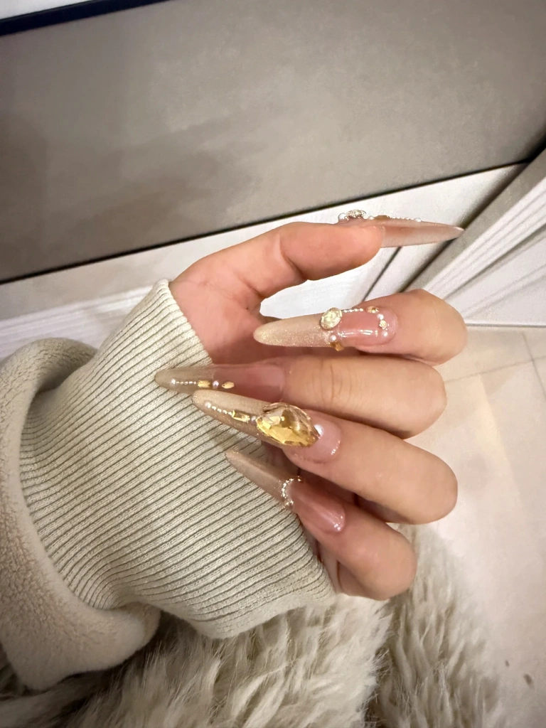 Crystal Cat Eye Stiletto Press-On Nails — customer review photo