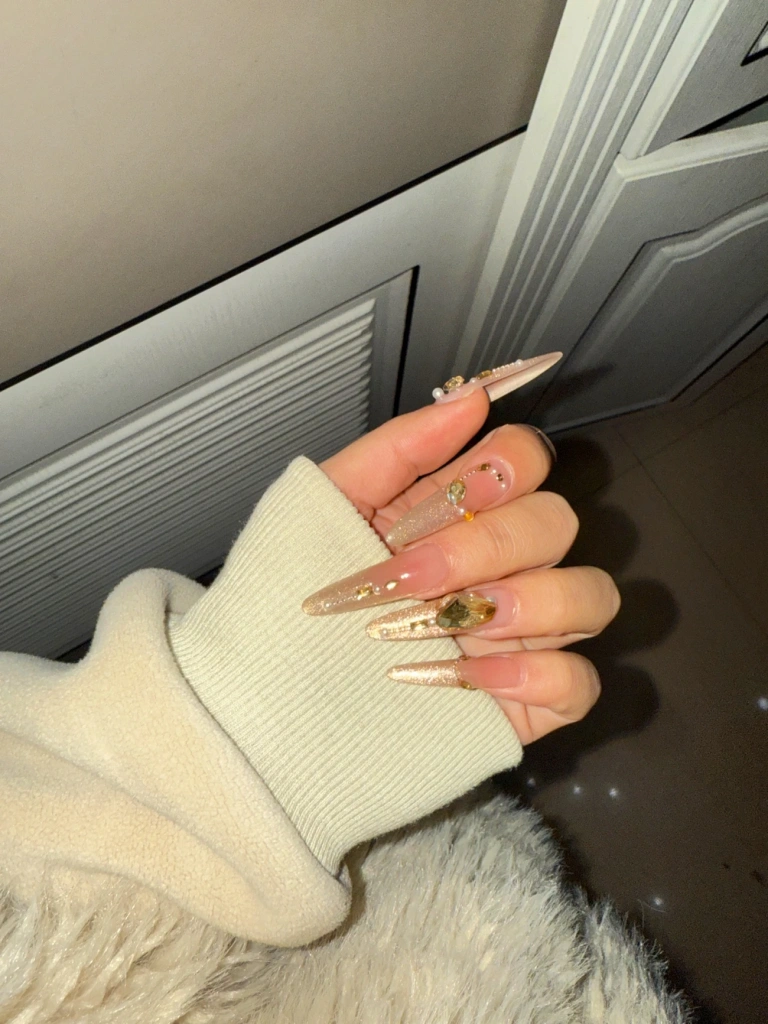 Crystal Cat Eye Stiletto Press-On Nails — customer review photo