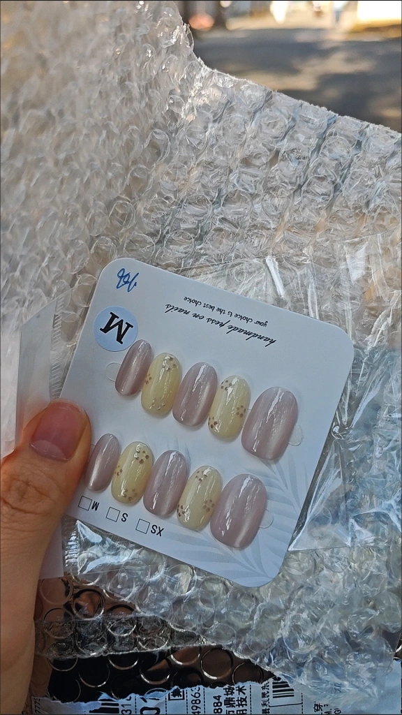 Floral Short Oval Press-On Nails — customer review photo