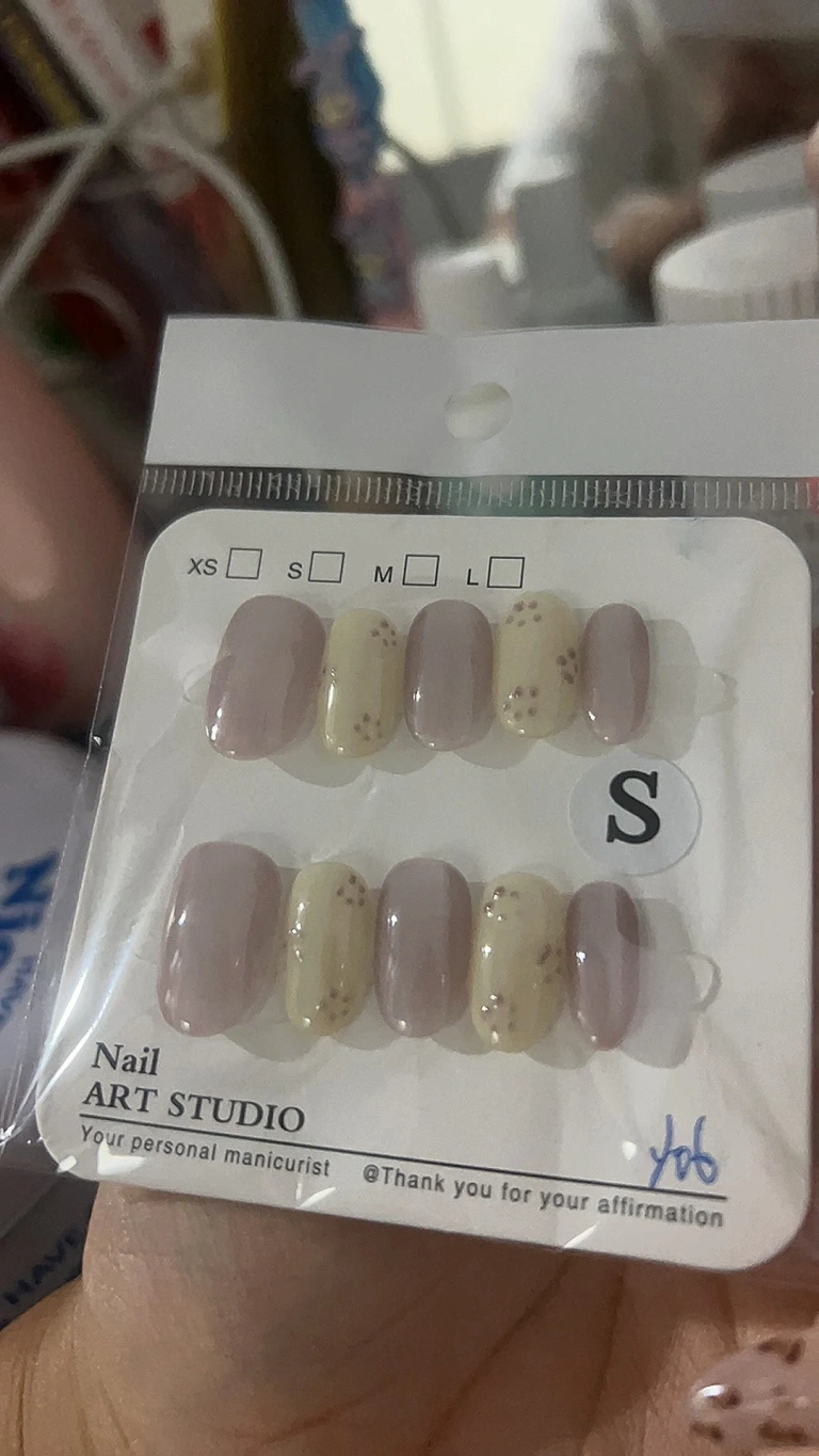 Review photo for Pink Floral Short Oval Press-On Nails