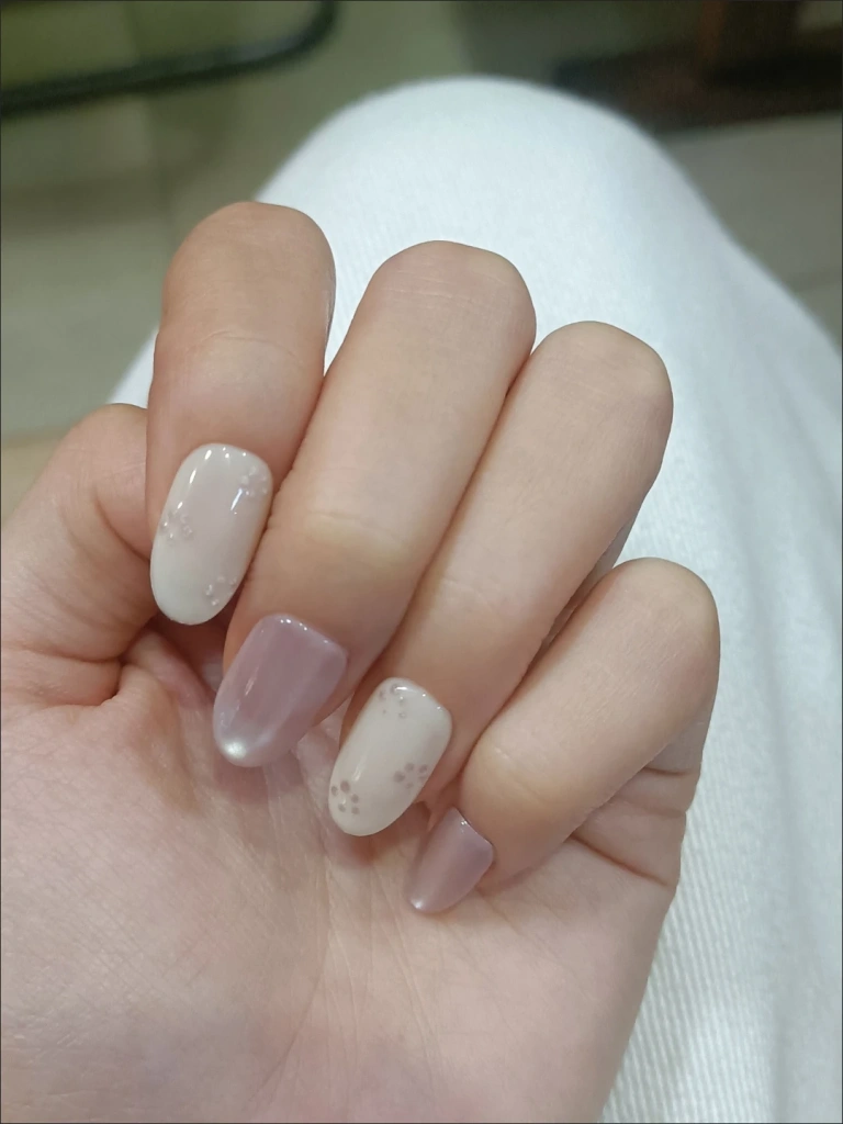 Floral Short Oval Press-On Nails — customer review photo