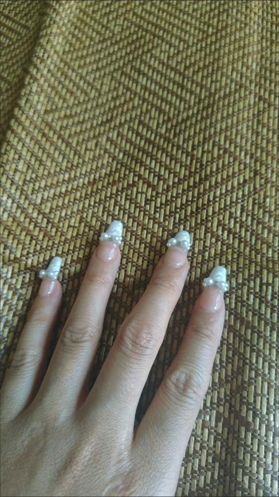 French Tip Pearl 3D Press-On Nails — customer review photo