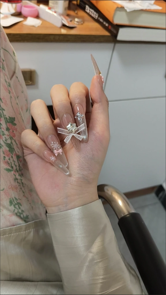 Glitter Snowflake Bow Press-On Nails — customer review photo