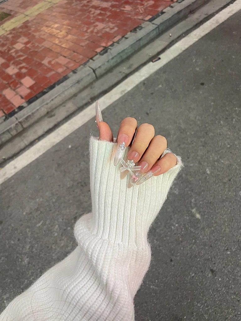 Glitter Snowflake Bow Press-On Nails — customer review photo