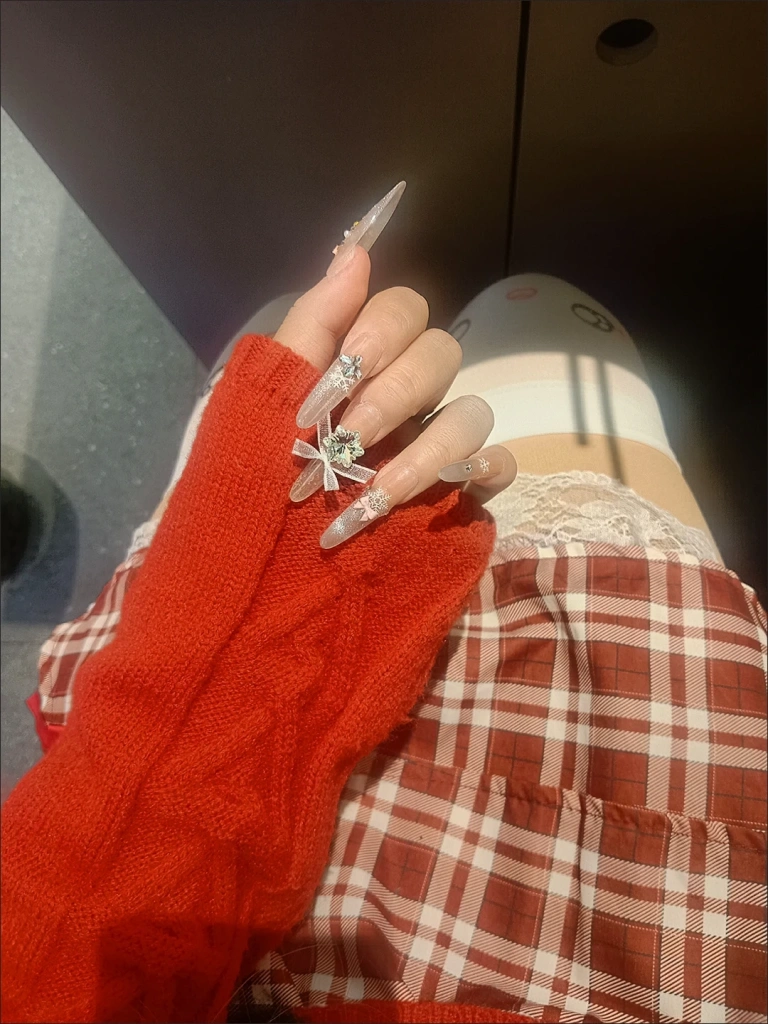 Glitter Snowflake Bow Press-On Nails — customer review photo