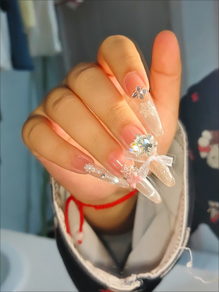 Glitter Snowflake Bow Press-On Nails — customer review photo