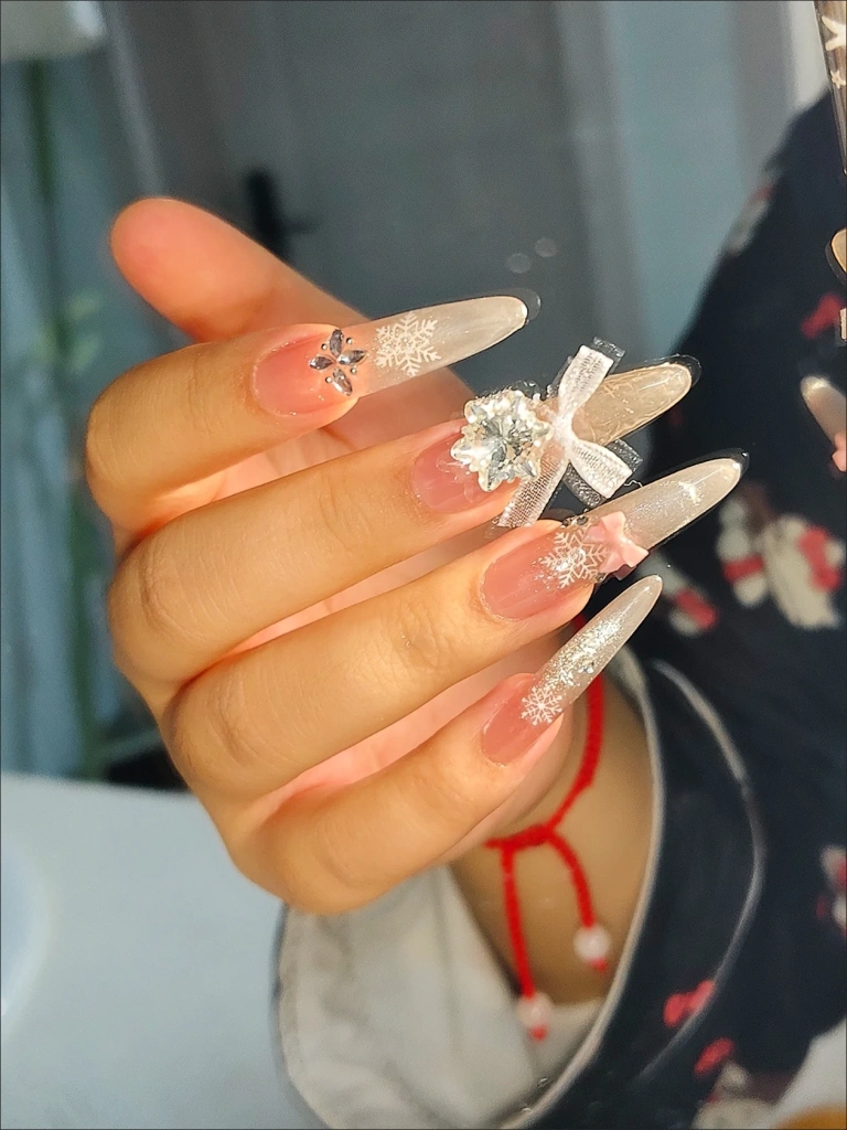 Glitter Snowflake Bow Press-On Nails — customer review photo