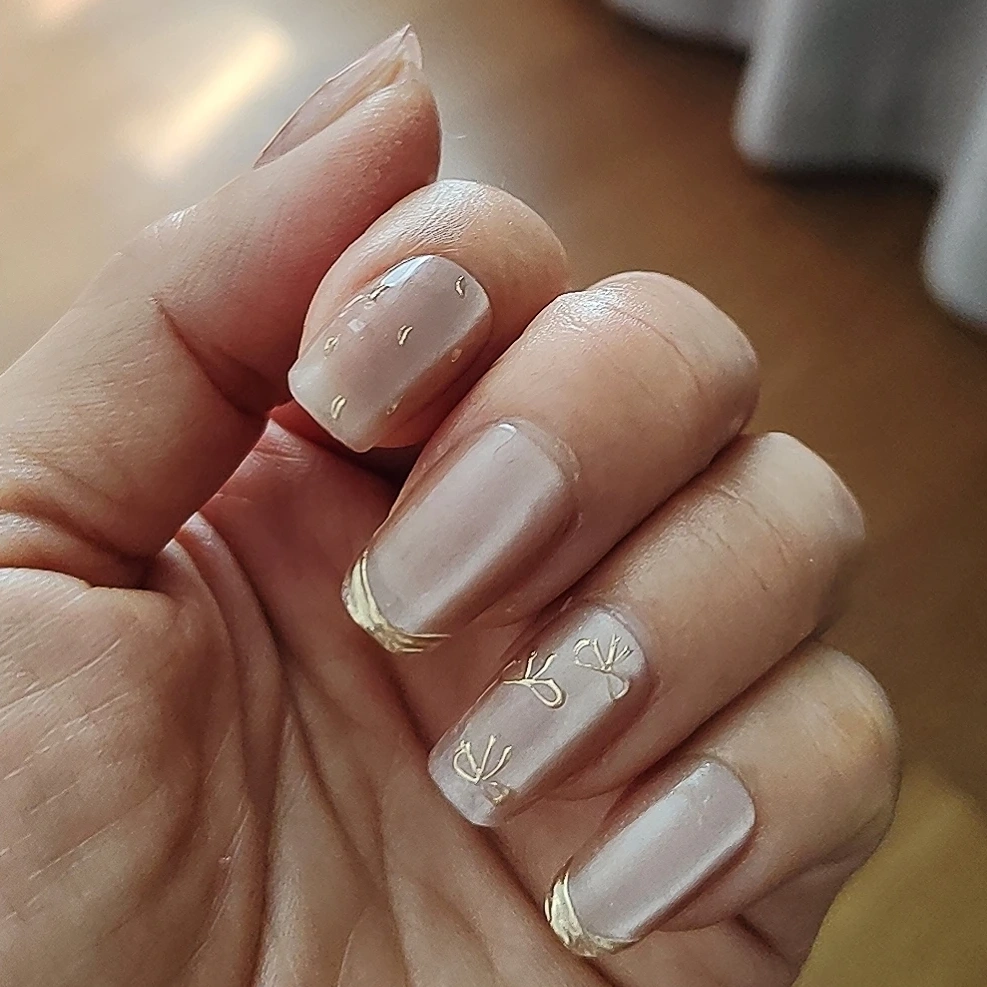 Gold French Tip Bow Medium Press-On Nails — customer review photo