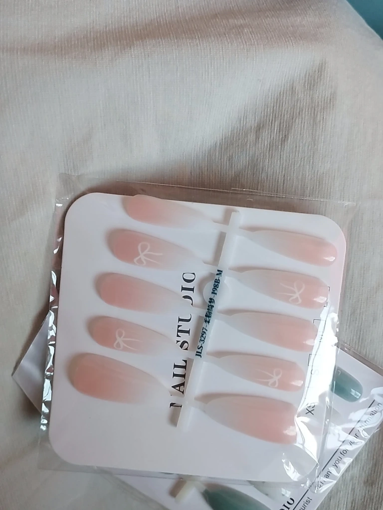 Ombre Bow Long Press-On Nails — customer review photo