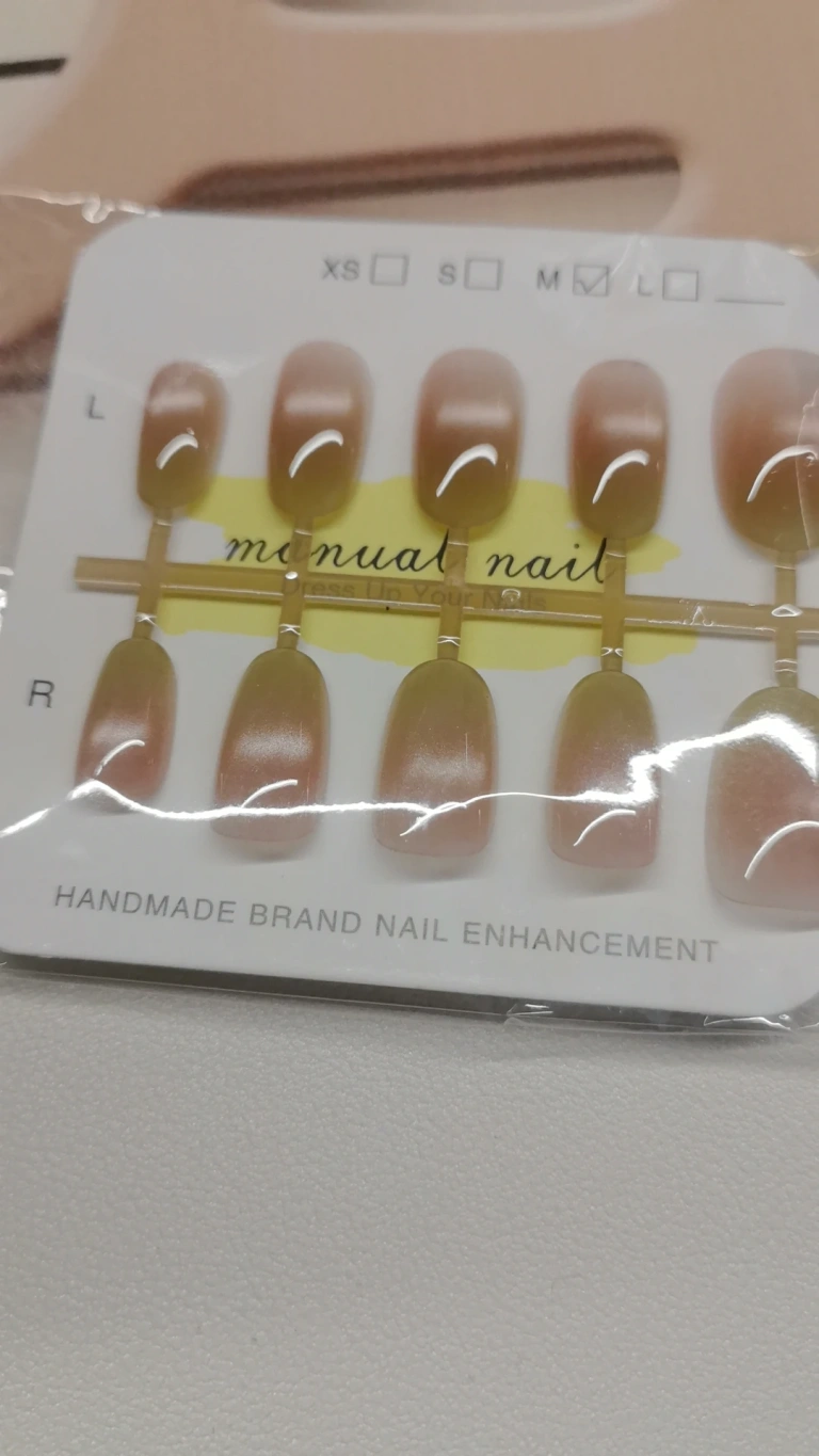 Review photo for Green Ombre Oval Press-On Nails