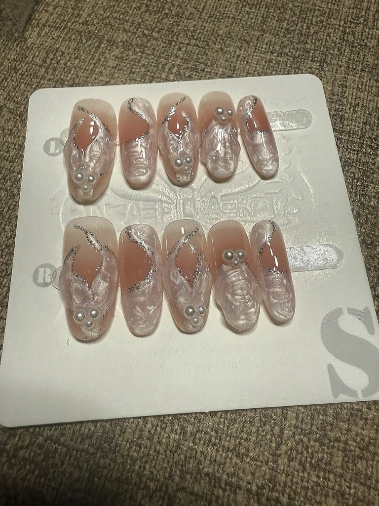 Pearl 3D Shell Iridescent Press-On Nails — customer review photo