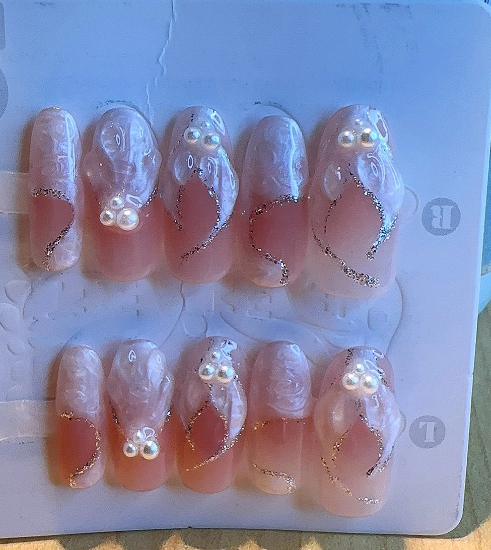 Pearl 3D Shell Iridescent Press-On Nails — customer review photo