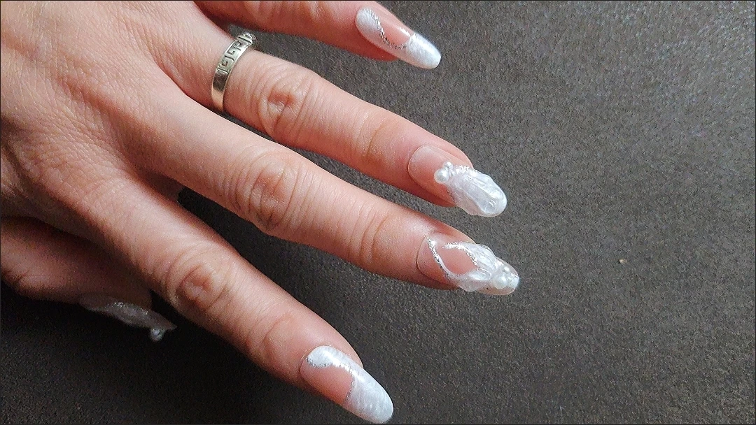 Pearl 3D Shell Iridescent Press-On Nails — customer review photo