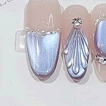 Pearl 3D Shell Iridescent Press-On Nails — customer review photo