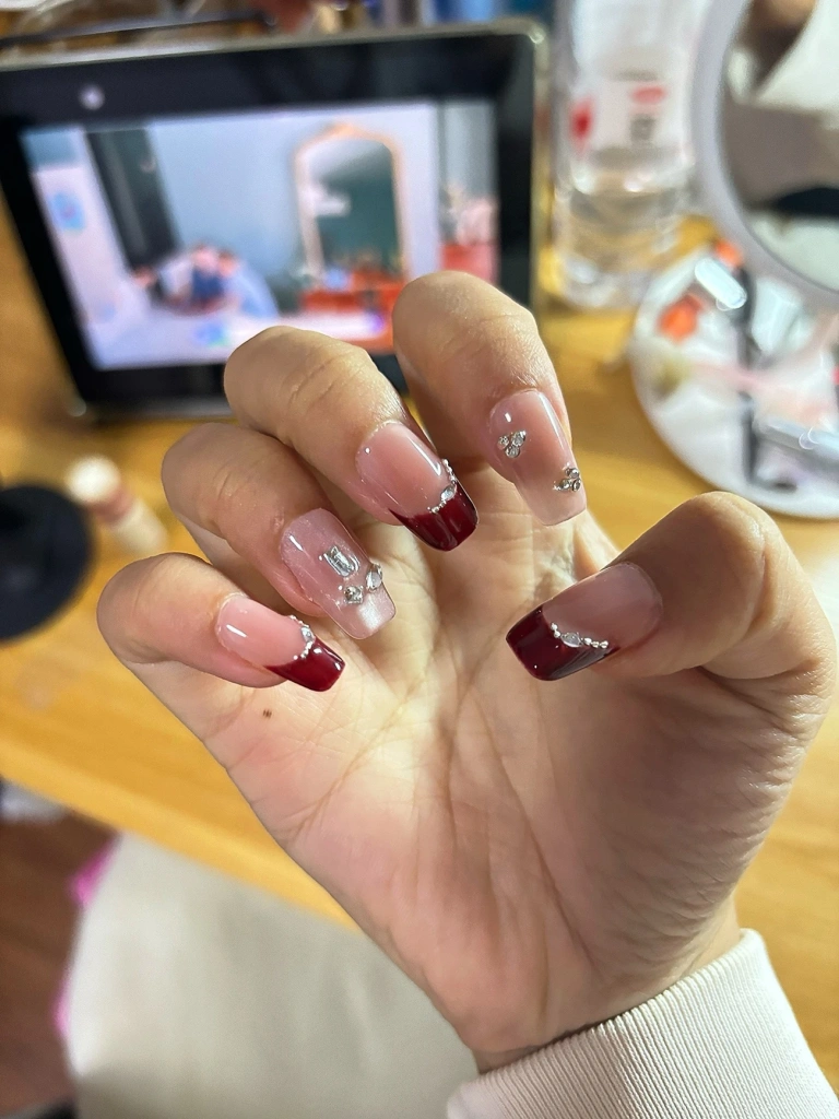 Rhinestone French Tip Bow Press-On Nails — customer review photo