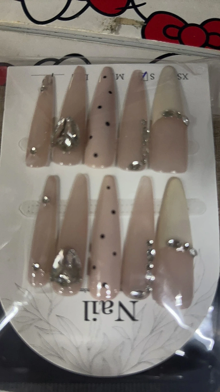 Review photo for Pink Heart Rhinestone Long Oval Press-On Nails